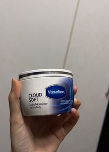 Vaseline Cloud Soft Light Moisturiser