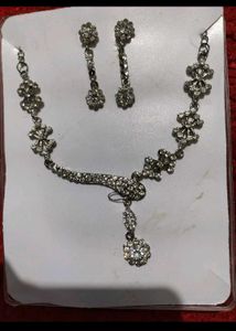 Stunning Rhinestone Necklace &amp; Earring Set