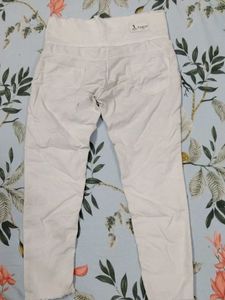 White High-Waisted Jeans