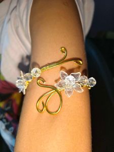 Elegant Arm Cuff 🩷