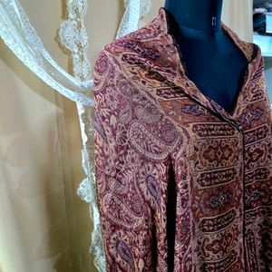 Elegant Paisley Pattern Stole