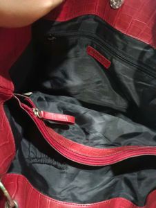 Chic Red Crocodile Textured Handbag