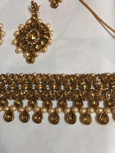 Exquisite Kundan Necklace Set with Earrings &amp; Maan