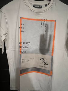 Superdry Graphic Tee - Size M