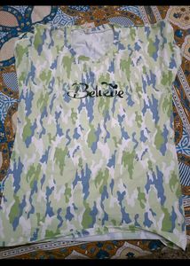 Believe Camo V-Neck T-Shirt in L 40 New