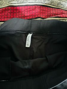 Women’s Black Gym Leggings – Soft, Stretchable &amp; C