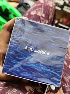 Aqualogica illuminate mosturizer