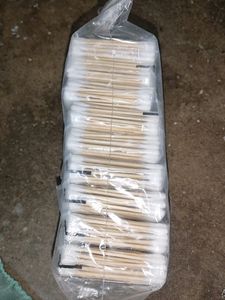 16 Packs Of (100in Each Pack) Earbuds