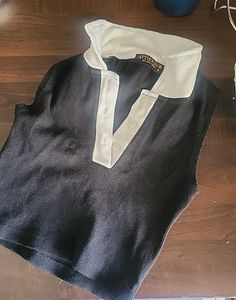 Sleek Black Collared Sleeveless Crop Top