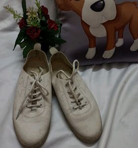 White Shoes (Sole Turned Yellow) With Time, Doesn't Not Go Off With Wash ..