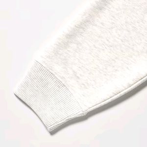 💥Price Drop💥Uniqlo Light Gray Sweatshirt