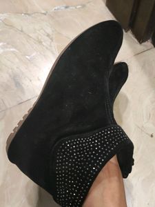 Black Gumboots For Girls In Good Condition