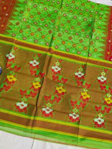 JAMDANI Vibrant Green Saree with Floral Border