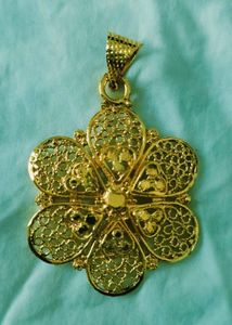 Exquisite Gold-Tone Floral Pendant