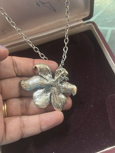 Elegant Flower Pendant Necklace