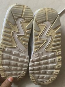 Nike girls shoes