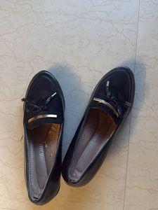 Elegant Black Loafers with Gold Detail