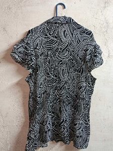 Stylish Black &amp; White Patterned Top