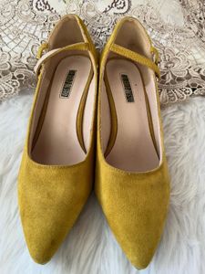Stylish Mustard Heels