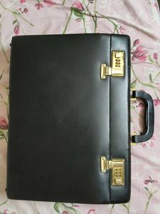 VINTAGE CLASSIC LEATHER BRIEFCASE 💼
