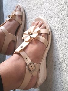 Very Comfortable Sandals Size 4.5