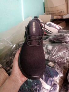 NEW NO USED SPORTS SHOES FOR MEN.