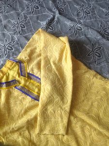 Treditional Chikan Booty Kurtii 💫Beautiful Colur 💛