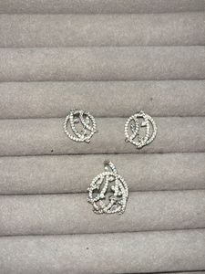 Glow crystal stud with doller