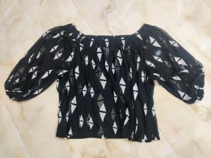 Chic Black &amp; White Geometric Print Off-shoulder To
