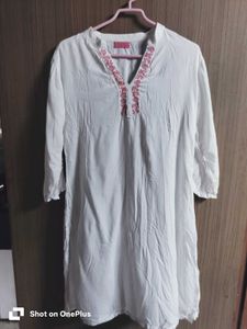Off-white kurta with pink embroidery.y