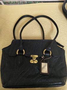 Black leather Bag From Hidesign