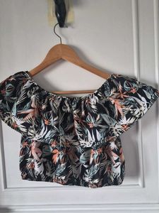 Tropical Off-Shoulder Ruffle Crop Top with slit sk