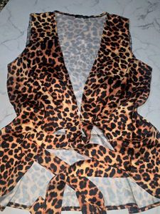 Leopard Print Tie-Front Crop Top 32-34