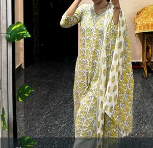 Elegant Floral Print Kurta Set