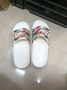 Footbed: Off-white/white molded footbed with a wav