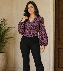Trendy Geometric Print Crop Top