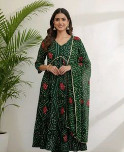 Elegant Green Bandhani Kurta Set with Dupatta