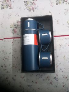 VACCUM Flask Bottle 1 Set 500 ML GIFT Pack.