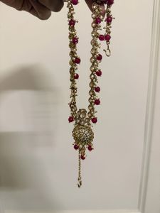 Exquisite Kundan Maang Tikka with Pearls