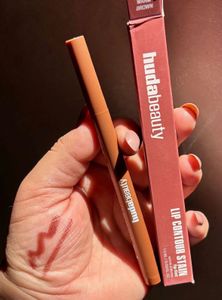 Huda Lip Contour Stain & rare beauty li o