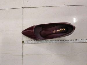 PUMP STYLE POINTED TOE CHERRY RED HEELS