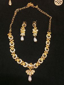 Golden White Shining Jwellery Sets Of 3🔥