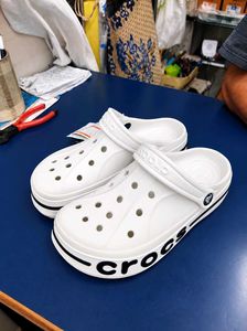 White Crocs Clogs🎀