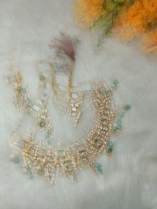 mirror plus minakari Giri green color necklace des
