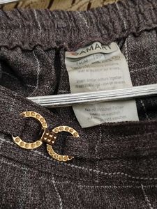 Chic Grey Plaid Cropped Pants