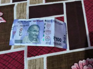 100₹ unique serial number notes