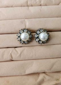 vintage pearl stud earrings