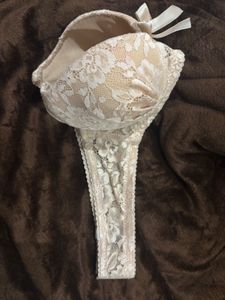 Lace Padded Strapless Bra