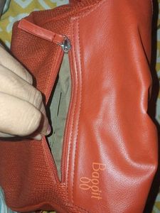 Chic Red Crossbody Bag with Bow