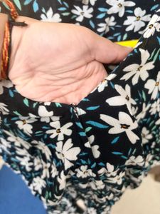 Chic Floral Print V-Neck Top